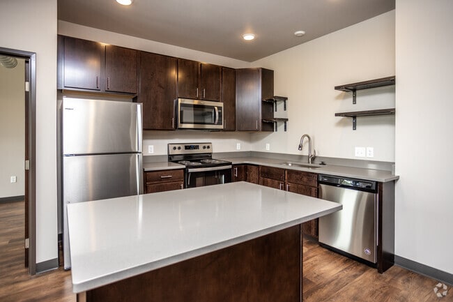 2BR, 2BA - 957 SF