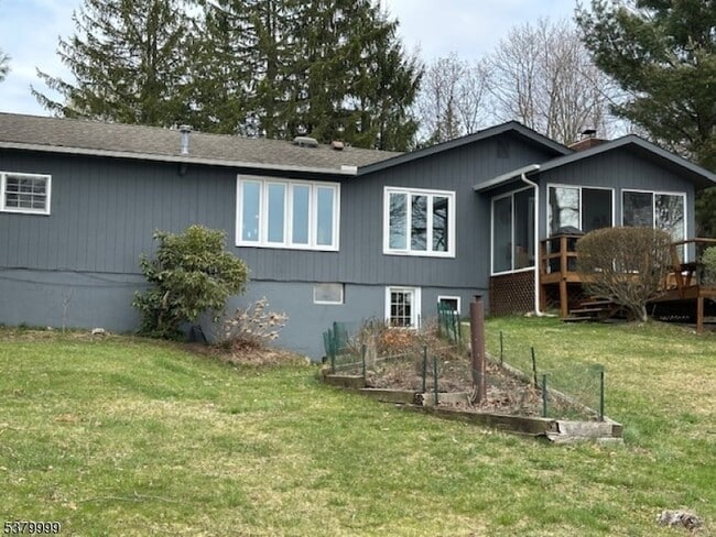 Building Photo - 1 Lakeshore Dr W Rental