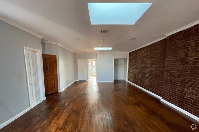 Building Photo - 704 Manhattan Ave Rental