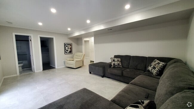 Building Photo - 8 Robert C Keri Ct Unit 2 Rental