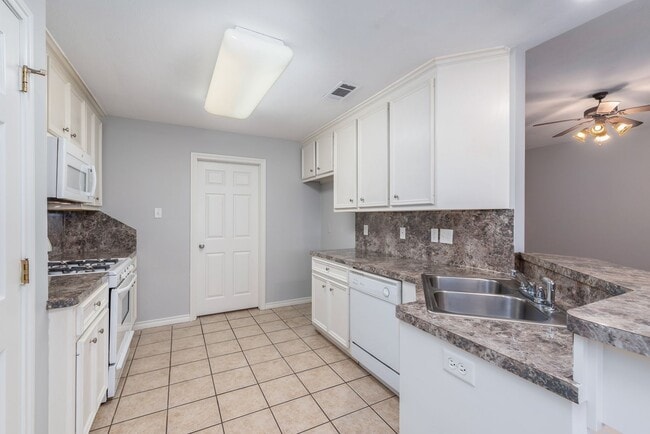 Photo - AVAILABLE AUGUST 2026 - Charming 3 bed/ 2 ...