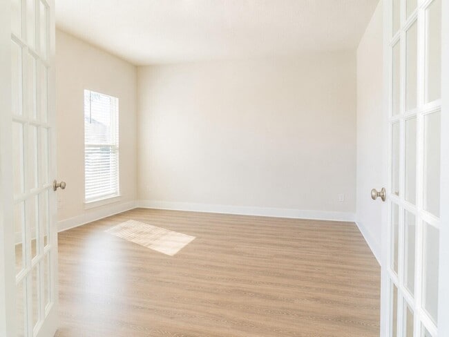 Photo - 6242 Jenks Dr