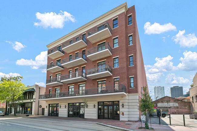 Building Photo - 731 Saint Charles Ave Unit 414