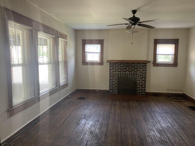 Photo - 320 N Lincoln St