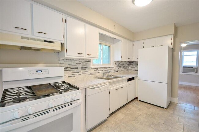 Photo - 1699 N Walnut St