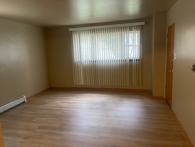 Building Photo - 2130 S 16th Ave Unit #GS