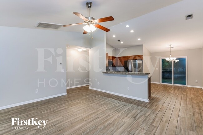 Photo - 215 Coosawatchie St