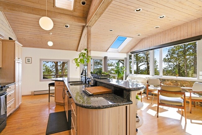 Photo - 499 Pine Song Trail