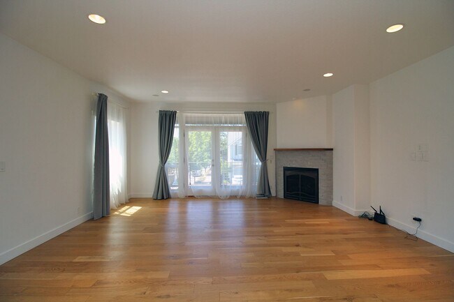 Photo - Stunning Modern 4 Bedroom/4 Bath Home Back...