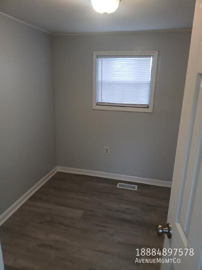 Photo - 715 23rd St NW