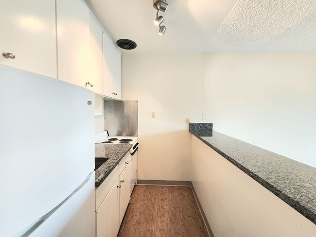Photo - Woodlake Studio Unit 318