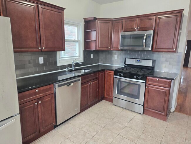 Photo - 46-48-48 Washington Pkwy Unidad 1