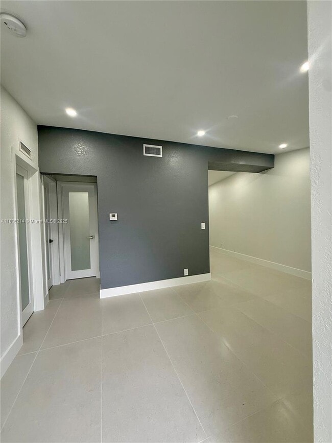 Photo - 4315 NW 24th Ave Unidad 2