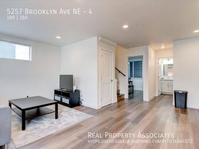 Photo - 5257 Brooklyn Ave NE Unit 4