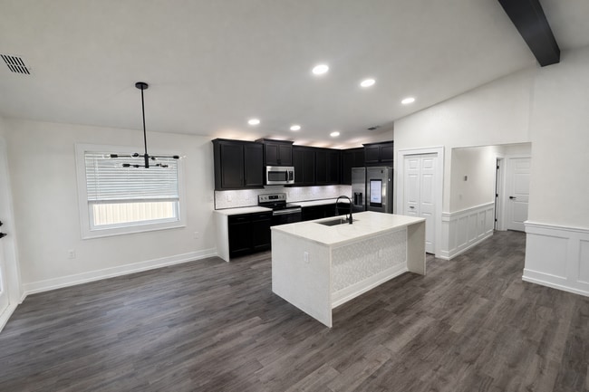 Photo - Charming 3-Bed Oasis with Granite Elegance on Pentas Lane!