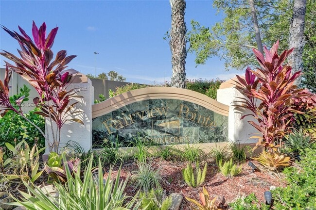 Building Photo - 652 W Palm Aire Dr