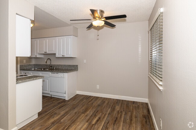 1BR, 1BA - 606SF -Dining Room