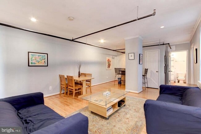 Building Photo - 811 S Broadway