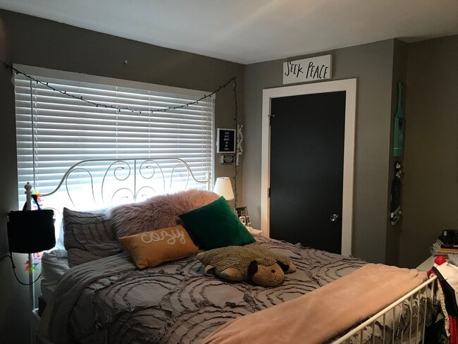 Building Photo - 3603 Dawson St Unit 1