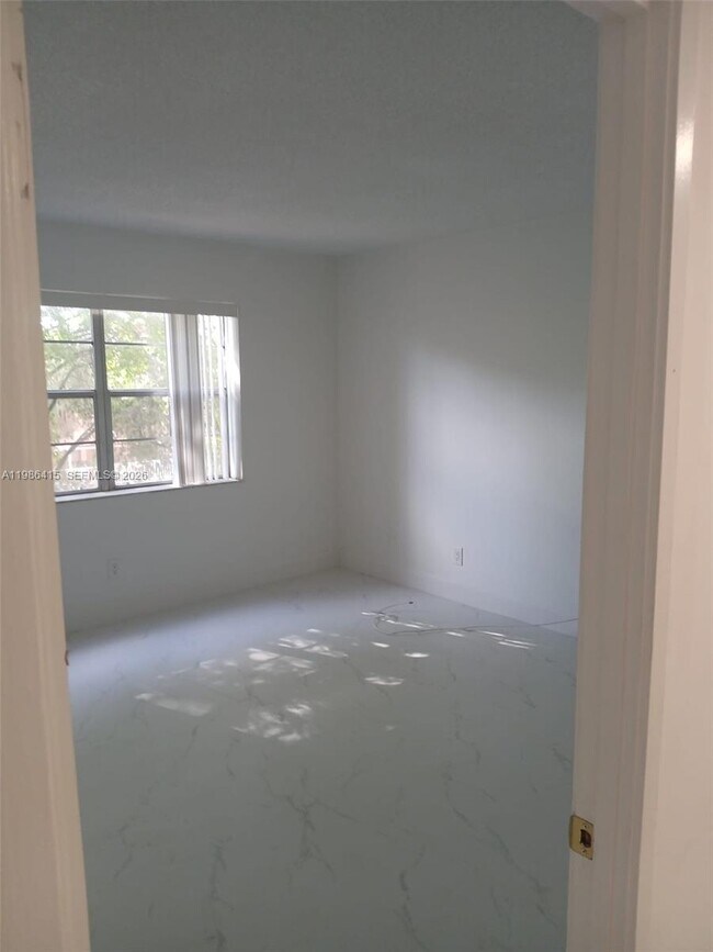 Photo - 8405 NW 8th St Unidad 311