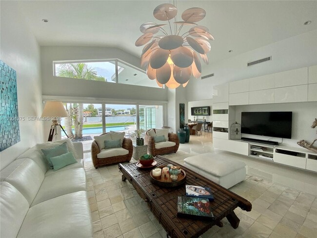 Building Photo - 265 N Shore Dr