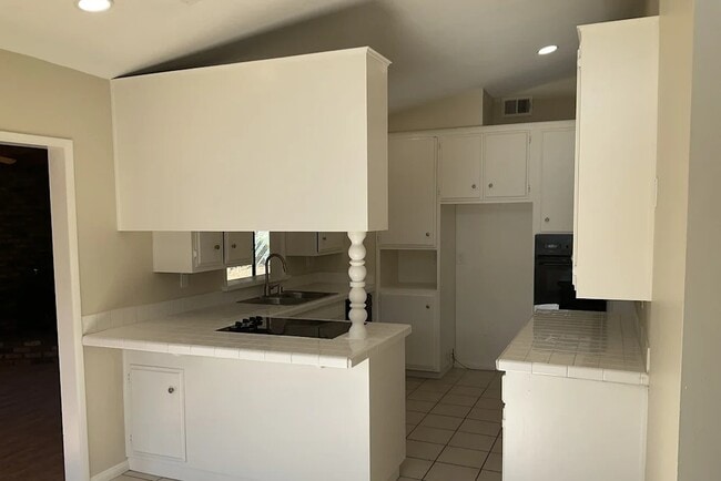 Photo - 1136 Erica St