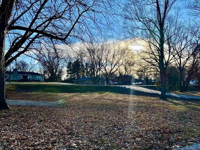 Photo - 4Bed/2Bath/1-Acre - A Private Oasis and a Touch of Luxury