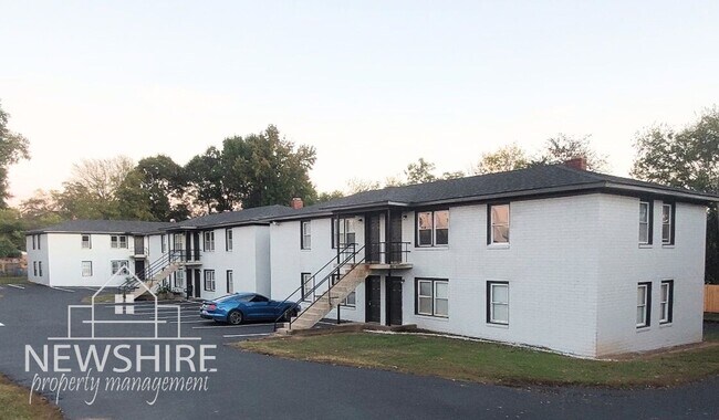 Photo - Hampton Avenue Apartments — Comfortable Greenville Living Close to Everything Unit 1103-D