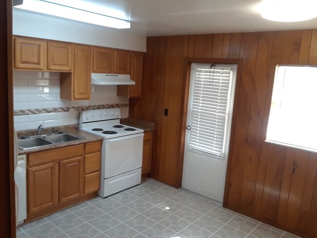 Kitchen - 1857 Croton Rd Apartment Unit 1857
