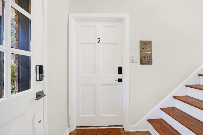 Photo - 6 W 51st St
