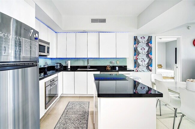 Photo - 92 SW 3rd St