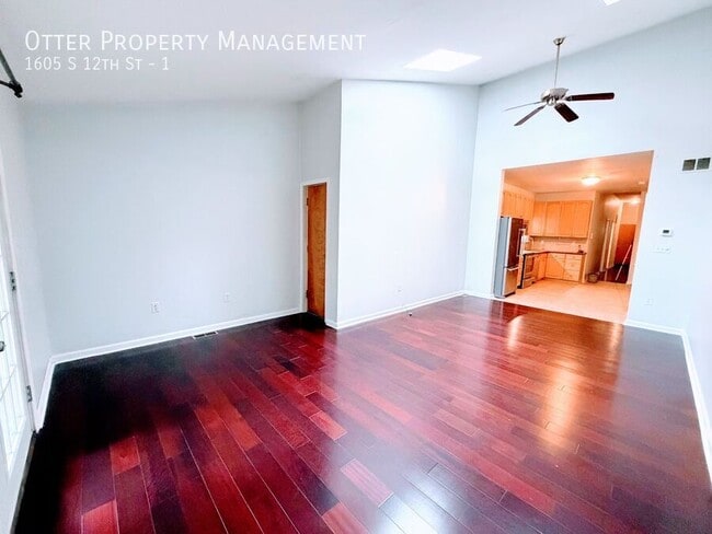 Building Photo - 1605 S 12th St Unit 1