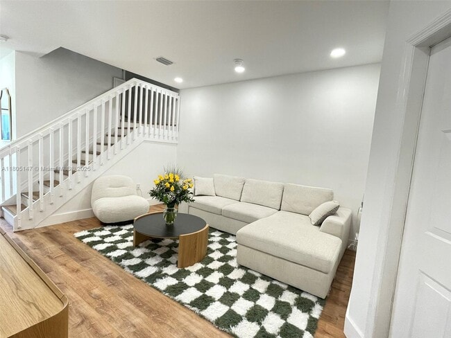 Building Photo - 1636 SE 30th St Rental
