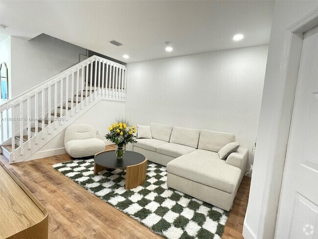 Building Photo - 1636 SE 30th St Rental