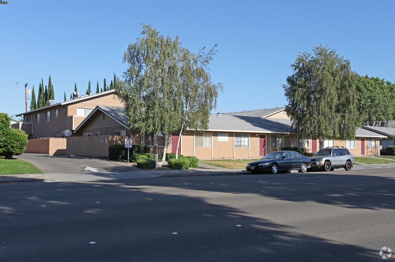 Photo - Tracy Sunrise Apartments