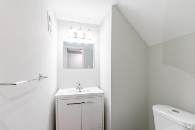 3BR, 2BA - 1,200SF - Bathroom