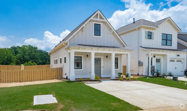 Building Photo - The Maple Farmhouse