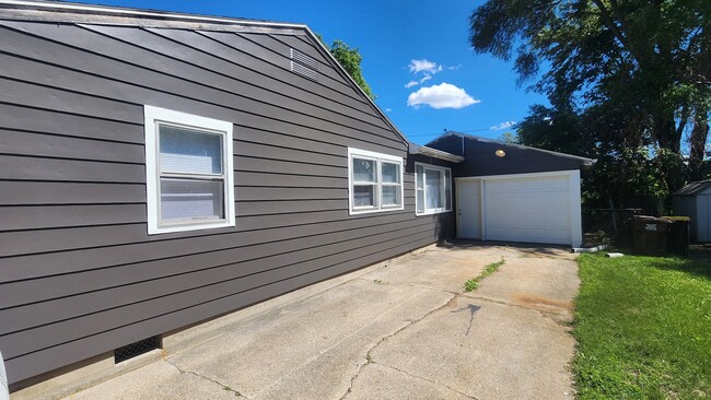 Photo - 907 Merrill Ave
