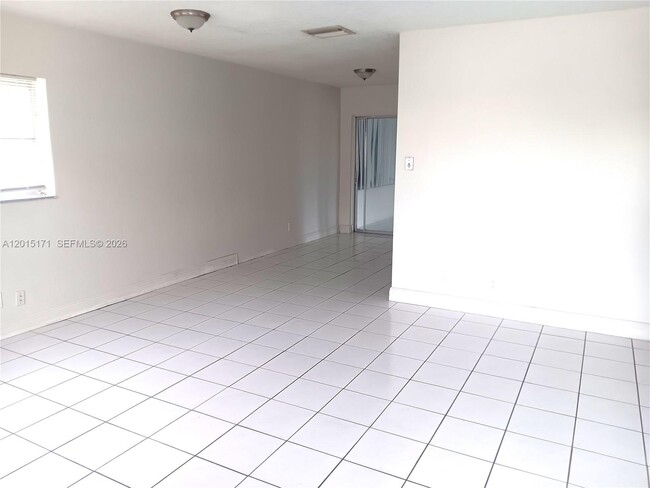 Photo - 7004 NW 67th Ave