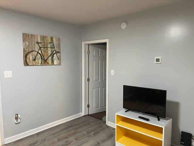 Photo - Spacious 1 Bedroom & den, 1 bath in Brandy...