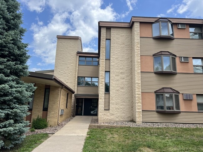 Exterior - Entry off of 24th St - The Millennial