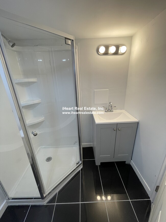 Photo - 474 E 7th St Apartment Unit 1
