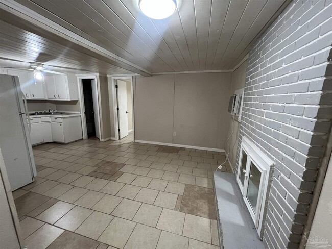 Photo - 1036 Hawthorn Dr