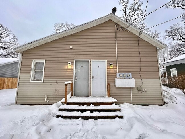 Building Photo - 1461 Leahy St Unit #2