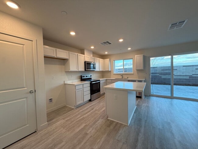 Photo - 4 Bed 2.5 Ba 2 Story 2 Car