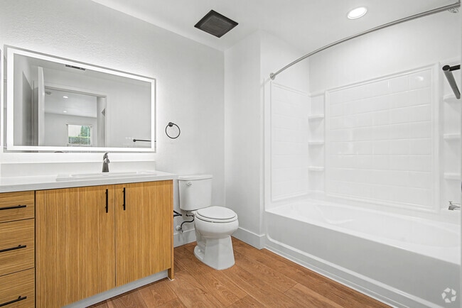 2BR, 2BA - 960SF - Primary Bathroom - Cirrus Redwood City
