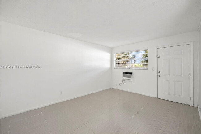 Building Photo - 2799 E 4th Ave Unit 4