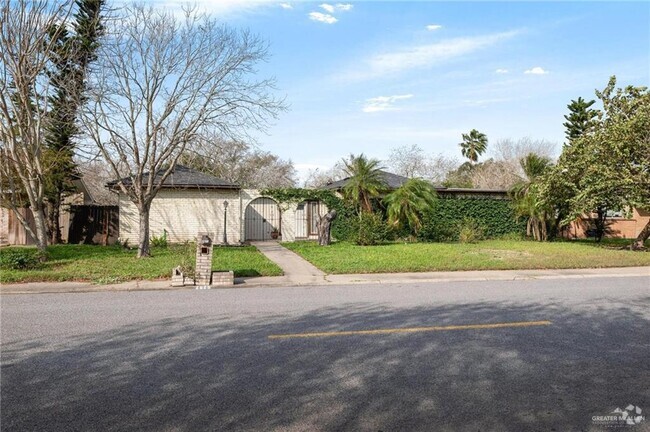 Building Photo - 2625 Village Dr Rental