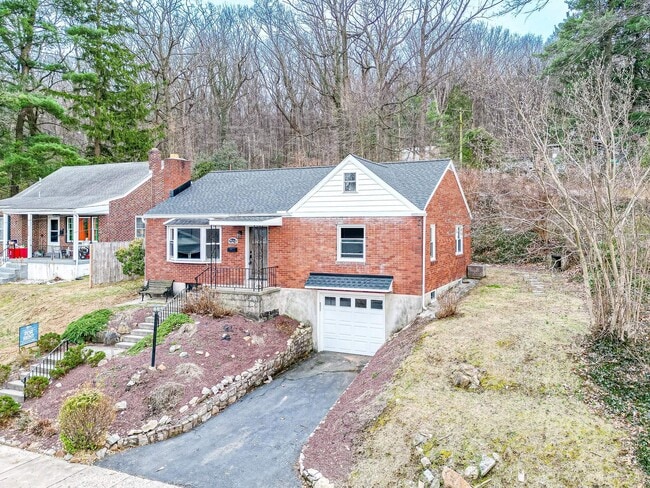 Photo - Charming 2-Bedroom Home with Garage in Mount Penn