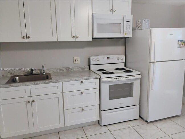Photo - 242 SE Park St Unit 1-3